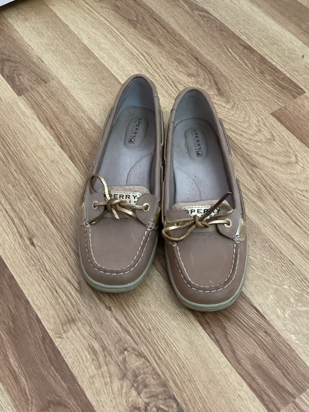 Sperry Women's Tan Leather Boat Shoes with gold and eyelet trim, size 8.